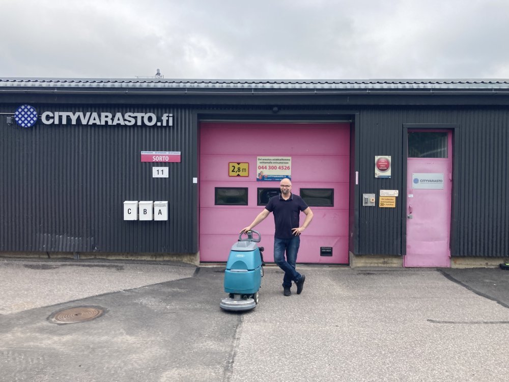 Asennesiivous Oy ja Tammiholman Tennant-siivouskone Cityvarastolla