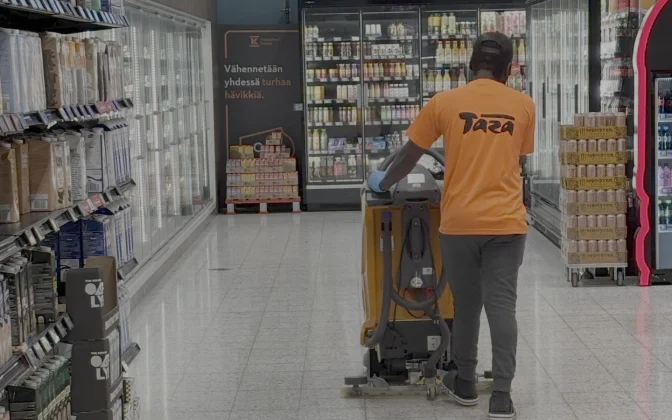 Tazan Tekijöiden siivoustiimi K-ryhmän kaupassa